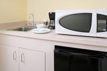 1 Bedroom Studio 1 Queen