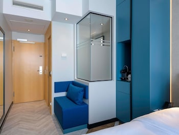 Deluxe Room, 1 Queen Bed (Cathedral view)