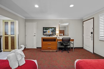 Deluxe Room, 2 Queen Beds (Deluxe Room with 2 Queen Beds)