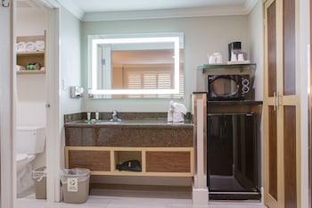 Deluxe Room, 2 Queen Beds (Deluxe Room with 2 Queen Beds)