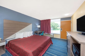 Room, 1 Queen Bed, Accessible, Non Smoking (Mobility, Tub w/ Grab Bars)