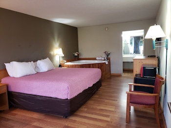 Romantic Single Room, 1 King Bed, Hot Tub, Ground Floor
