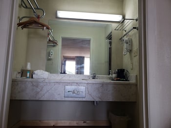 Basic Single Room, 1 Queen Bed, Non Smoking