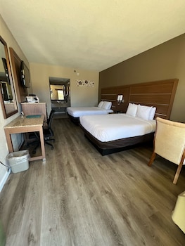 Standard Room, 2 Queen Beds, Non Smoking