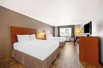 Standard Room, 2 Queen Beds, Non Smoking, Refrigerator & Microwave (Pet Friendly)