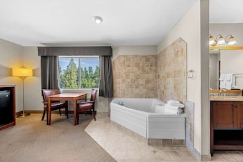 Standard Room, 1 King Bed, Non Smoking, Jetted Tub