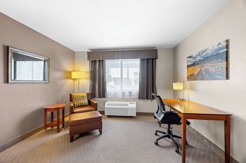 Standard Room, 1 King Bed, Non Smoking, Refrigerator & Microwave