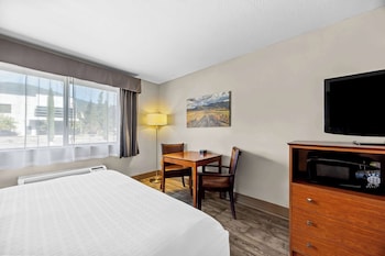 Standard Room, 2 Queen Beds, Non Smoking, Refrigerator & Microwave (Pet Friendly)