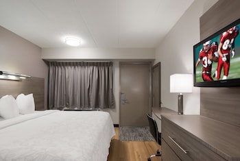 Standard Room, 1 King Bed (Smoke Free)