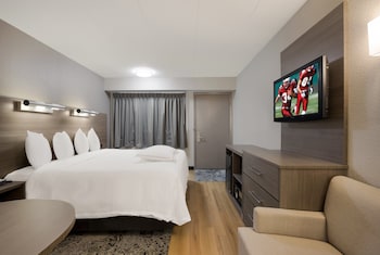 Premium Room, 1 King Bed, Accessible (Upgraded Bedding & Snack, Smoke Free)