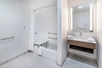 Standard Room, 1 Queen Bed, Accessible (Communications Accessible)