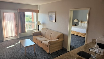 Family Suite, 2 King Beds, Partial Ocean View (Non-Pet Room)