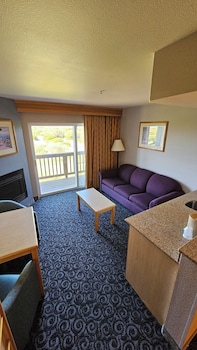 Room, 1 King Bed, Partial Ocean View