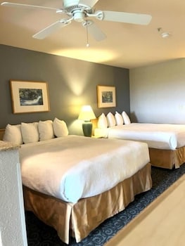 Room, 2 Queen Beds, Non Smoking, Partial Ocean View2 Queen Beds, Partial Ocean View (Non-Pet Room)