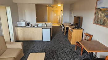 Family Suite, 2 King Beds, Partial Ocean View (Non-Pet Room)