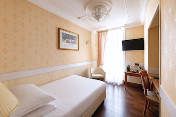 COMPACT ROOM