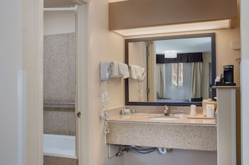 Standard Room, 1 King Bed, Non Smoking, Jetted Tub