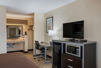 Standard Room, 1 King Bed, Non Smoking, Jetted Tub