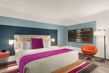 Standard Room, 1 King Bed