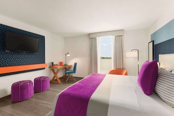 Suite, 1 King Bed (Media Suite)