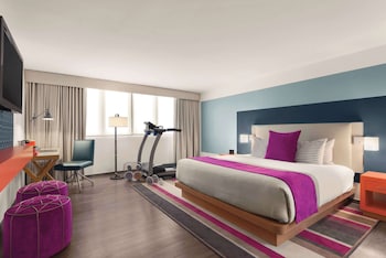 Suite, 1 King Bed (Fitness Suite)