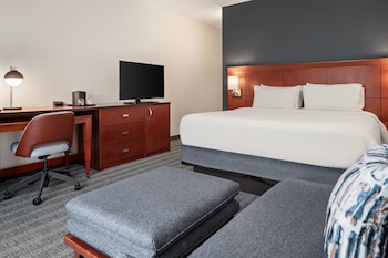 Room, 1 King Bed with Sofa bed (Mobility/Hearing Accessible, Tub)