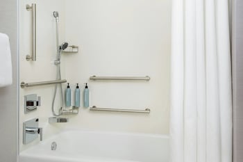 Suite, 1 Bedroom (Mobility/Hearing Accessible, Tub)