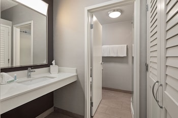 Room, 2 Queen Beds (Mobility/Hearing Accessible, Tub)