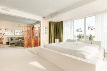 Suite, 1 King Bed (John and Yoko Suite)