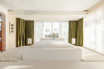 Suite, 1 King Bed (John and Yoko Suite)