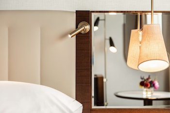 Deluxe Room, 1 King Bed