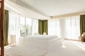Suite, 1 King Bed (John and Yoko Suite)