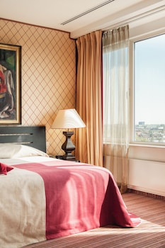 Presidential Suite, Connecting Rooms (Presidential Suite Connected To Twin)