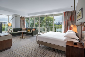 Junior Suite, 1 King Bed, Balcony (Boulevard View)
