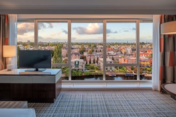 Junior Suite, 1 King Bed, Canal View (High Floor)