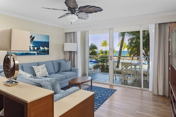 Suite, 2 Bedrooms (1 King/2 Full Beds Mobility Accessible with Roll-in Shower - Partial Bay View)