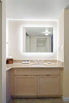 Room (King - Standard View)