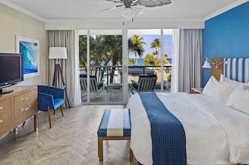 Suite, 2 Bedrooms (1 King/2 Full Beds Mobility Accessible with Roll-in Shower - Partial Bay View)