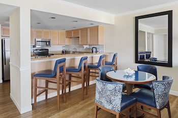 Suite, 2 Bedrooms (1 King/2 Full Beds - Partial Bay View)
