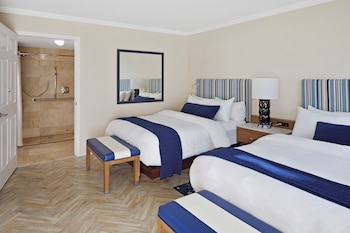 Room (2 Queens Mobility Accessible with Roll-In Shower - Standard View)