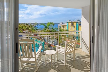 Room (King - Partial Bay View)