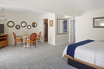 Suite, 1 Bedroom (King - Standard View)