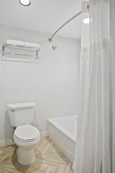 Room (King - Standard View)
