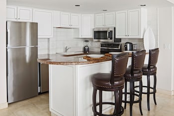 Suite, 1 Bedroom Penthouse (King - Bay Front)