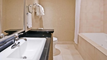 Standard Room, 1 King Bed, Accessible, Bathtub