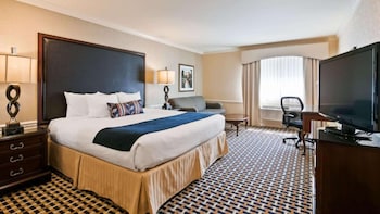 Standard Room, 1 King Bed, Non Smoking, Refrigerator & Microwave