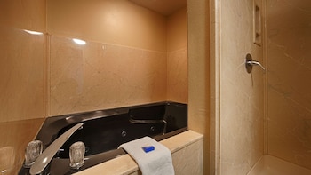 Standard Room, 1 King Bed, Accessible, Jetted Tub