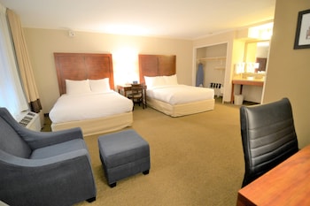 Family Room, 2 Queen Beds and Sofa Bed, Non Smoking
