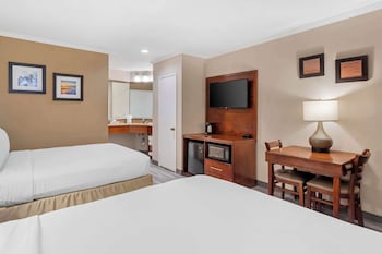 Suite, 2 Queen Beds, Non Smoking