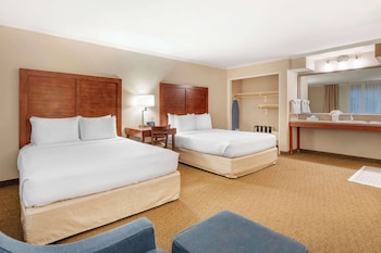 Standard Room, 2 Queen Beds, Accessible, Roll-In Shower, Courtyard View